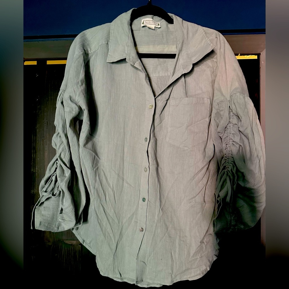 Loveriche Lg light mint green long sleeve shirt, 100% Rayon, adjustable sleeves